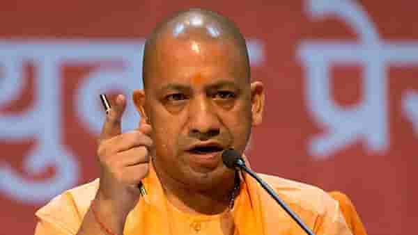 मुंबई फिल्मसिटी उत्तर प्रदेशात जाणार? मुख्यमंत्री योगी आदित्यनाथ यांची बाॅलिवूड चित्रपट निर्माते आणि कलाकारांसोबत महत्वाची बैठक
