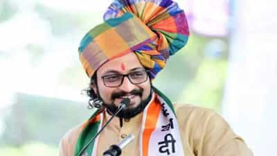 पक्षाच्या बैठकीला गैरहजर, शिंदेंच्या बैठकीला उपस्थित; अमोल कोल्हे यांनी काय स्पष्टीकरण दिलं?