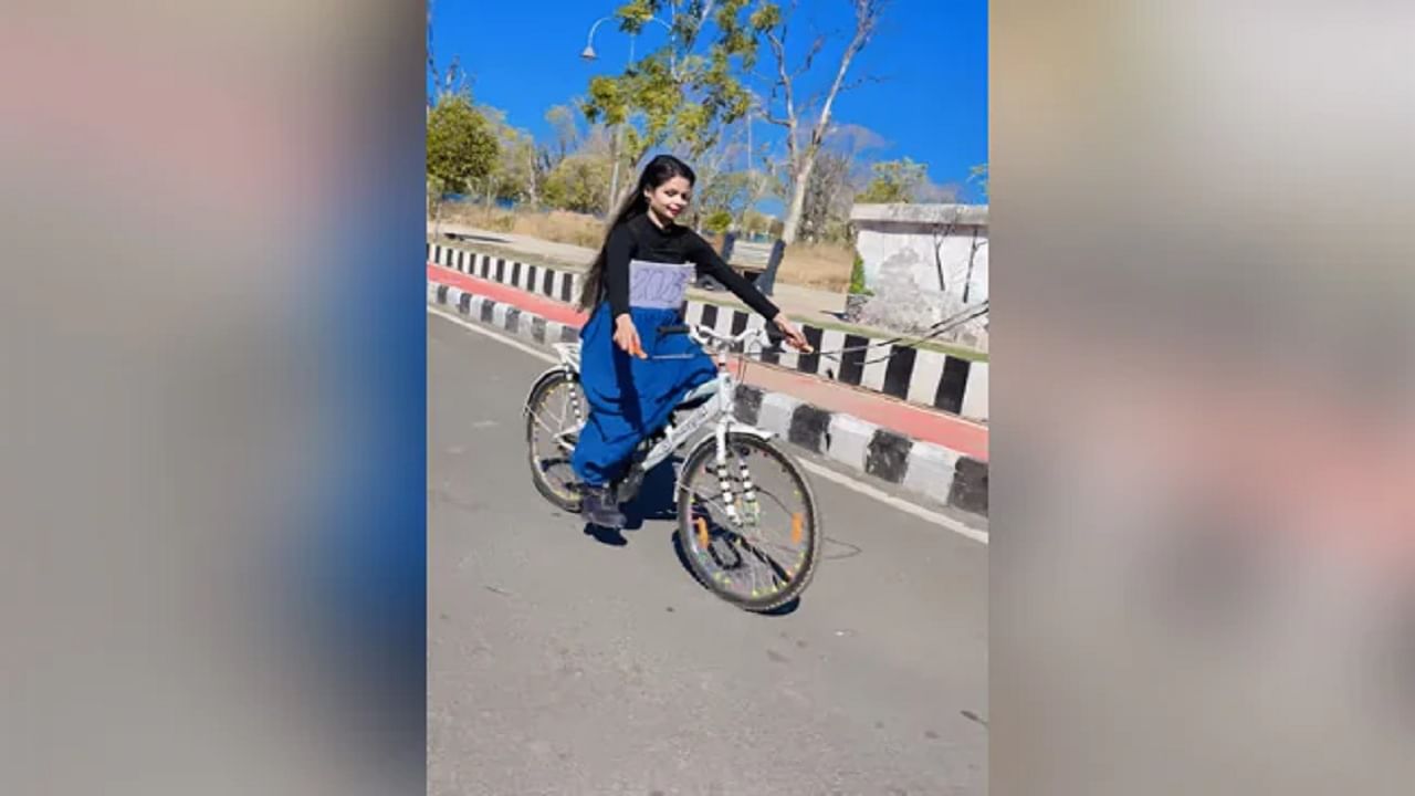 Video: सायकलचा हँडल न पकडता दोरी उड्या मारल्या तरुणीने, पाहा व्हायरल व्हिडीओ