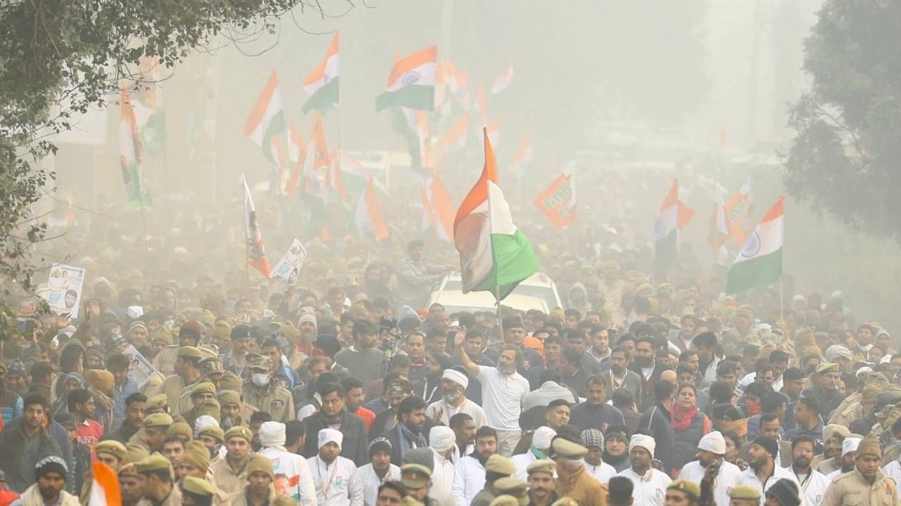 रक्त गोठवणारी थंडी, झोंबणारा गारठा... अंगात तेच टीशर्ट, ना स्वेटर ना टोपी, राहुल गांधींची यात्रा तुफ्फान चर्चेत