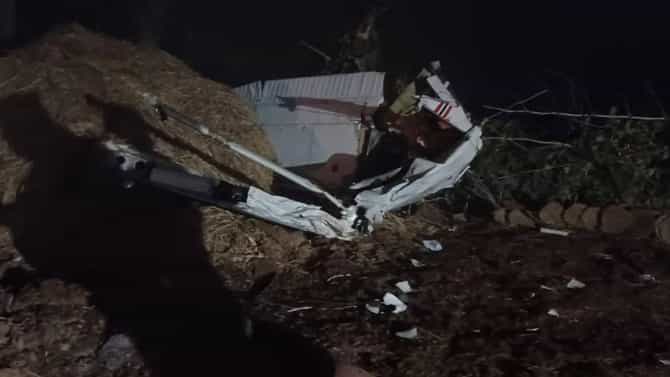 सर्वात मोठी बातमी! मंदिराच्या घुमटाला विमान धडकलं, पायलटचा जागीच मृत्यू; ट्रेनीही गंभीर