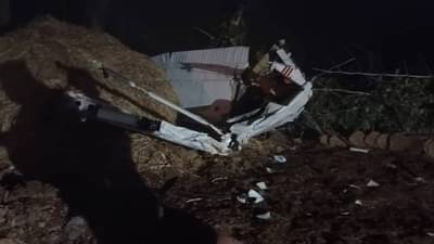 सर्वात मोठी बातमी! मंदिराच्या घुमटाला विमान धडकलं, पायलटचा जागीच मृत्यू; ट्रेनीही गंभीर