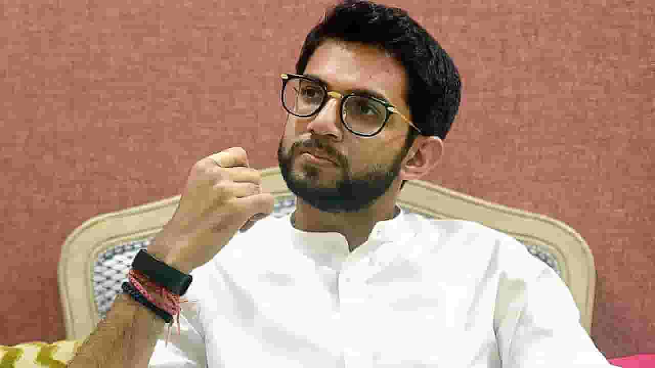 राज्यात अनेक प्रश्न आहेत, तर राज्यात नवीन गुंतवणूक आलेली दिसत नाही : आदित्य ठाकरे