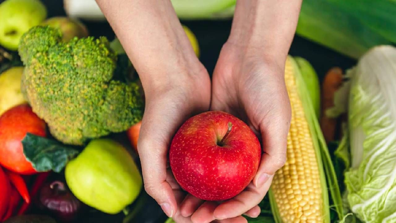 Fruits For Diabetes: मधुमेहाचे रुग्ण खाऊ शकतात ही फळं, अचानक वाढत नाही ब्लड शुगर