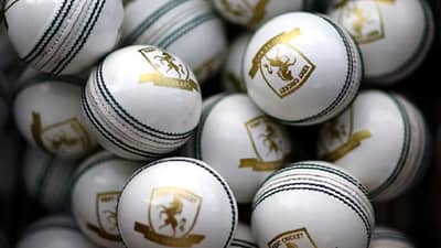 4 बॉल टाकले त्यात 65 Wide आणि 15 No Ball, गोलंदाजाचा प्रताप