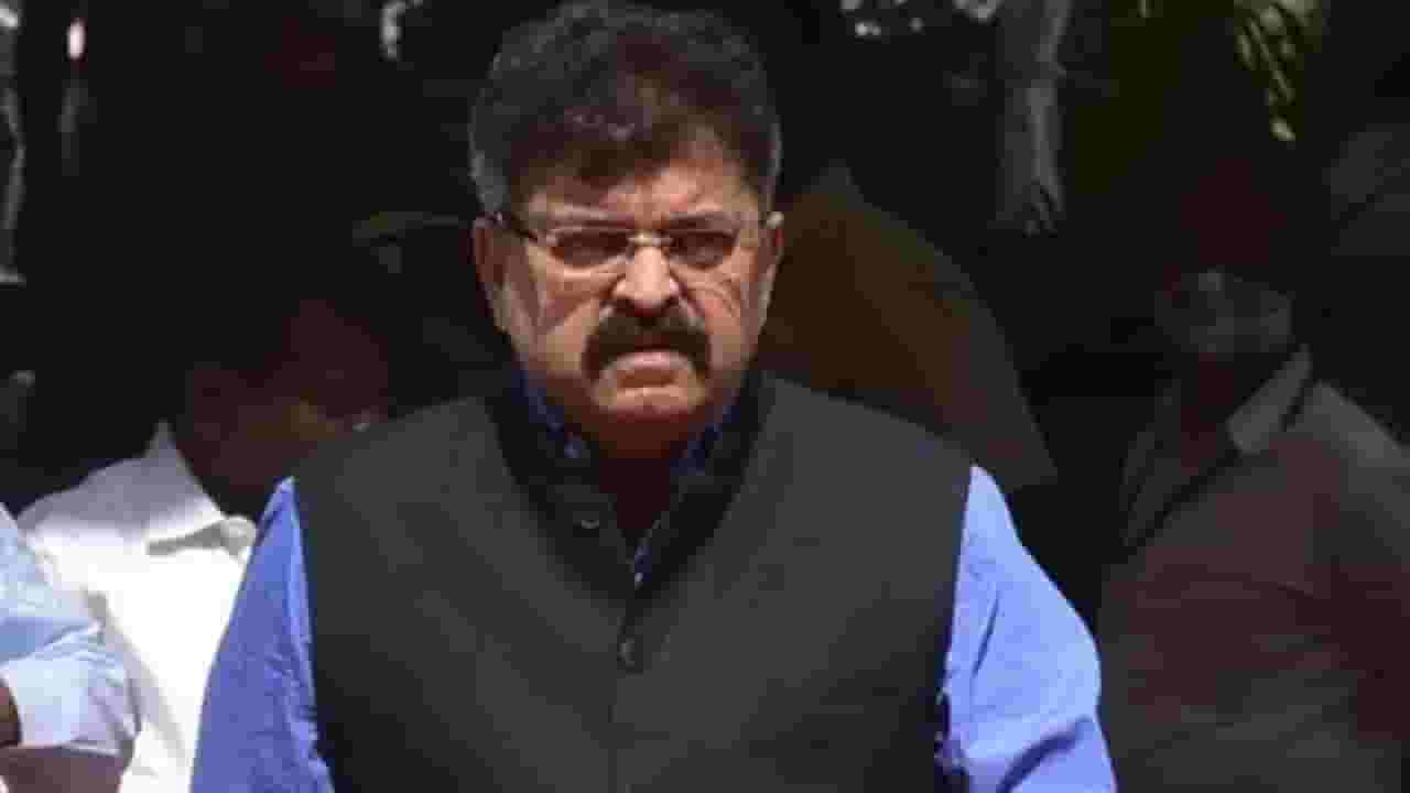 बावनकुळे प्राच्यपंडित ज्योतिष्य झालेले दिसताहेत; आव्हाड यांचं सणसणीत प्रत्युतर