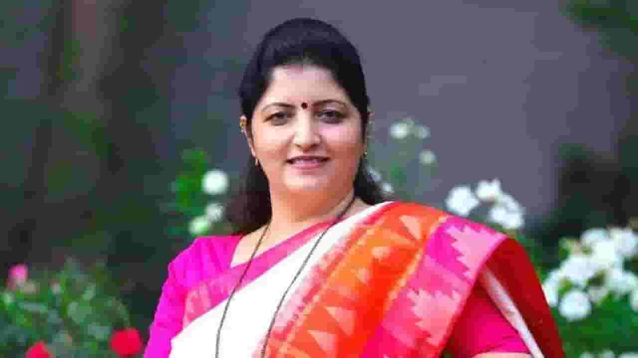 चित्रा वाघ यांनी खोटी माहिती प्रसारित केली; काय म्हणाल्या रूपाली चाकणकर