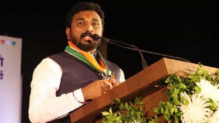 बावनकुळे औरंगजेबला जावयाप्रमाणे म्हणतात; अमोल मिटकरी यांची टीका बावनकुळे औरंगजेबला जावयाप्रमाणे म्हणतात; अमोल मिटकरी यांची टीका