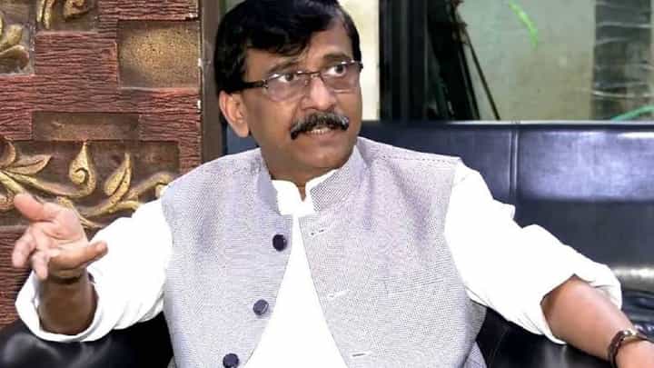 संजय राऊत यांनी बाळासाहेब ठाकरेंचा अपमान केला; शिंदेगटाचा हल्लाबोल संजय राऊत यांनी बाळासाहेब ठाकरेंचा अपमान केला; शिंदेगटाचा हल्लाबोल