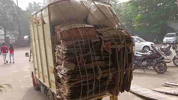 KDMC : कल्याण डोंबिवली महापालिकेची मोठी कारवाई, 2 टन प्लास्टिक नेणारा पिकअप टेम्पो जप्त