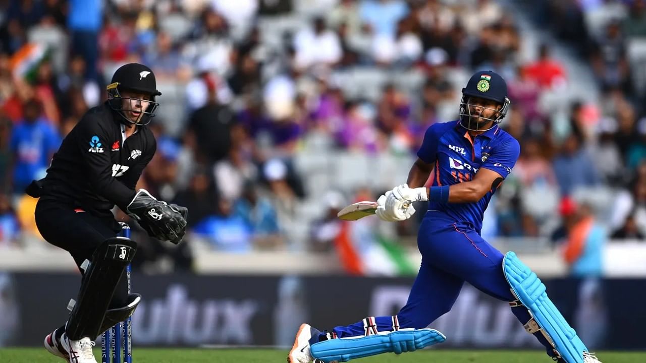 IND vs NZ : भारत-न्यूझीलंड वनडे सीरिजमधून स्टार खेळाडू बाहेर, टीमला मजबूत झटका