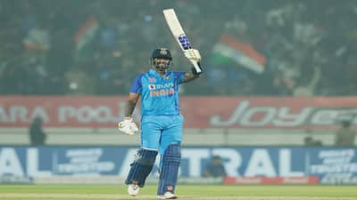 Suryakumar Yadav : सूर्यकुमार यादवची वादळी खेळी, श्रीलंका विरुद्ध जबरदस्त शतक