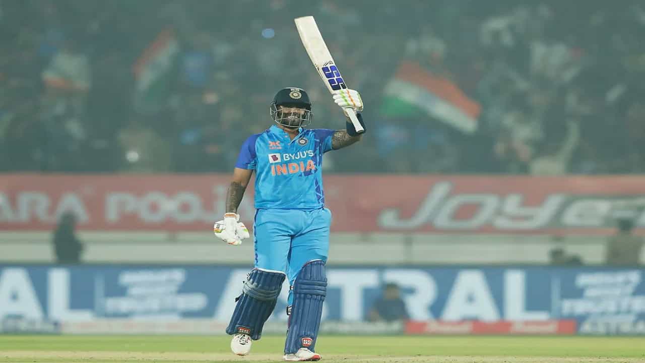 Suryakumar Yadav : सूर्यकुमार यादवची वादळी खेळी, श्रीलंका विरुद्ध जबरदस्त शतक