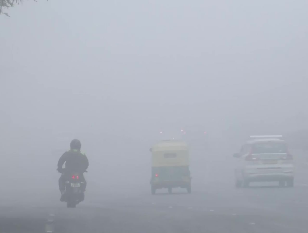 राज्यातील १३ जिल्ह्यांत थंडीचा प्रकोप, 'हॉट सीटी'चे तापमान सर्वात कमी राज्यातील १३ जिल्ह्यांत थंडीचा प्रकोप, 'हॉट सीटी'चे तापमान सर्वात कमी
