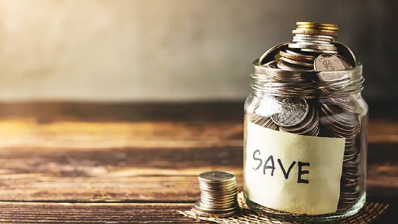 Saving Tips: पगार मिळाल्यावर या फॉर्म्युल्याने बनवा घराचे बजेट, दर महिन्याला होईल बचत Saving Tips: पगार मिळाल्यावर या फॉर्म्युल्याने बनवा घराचे बजेट, दर महिन्याला होईल बचत