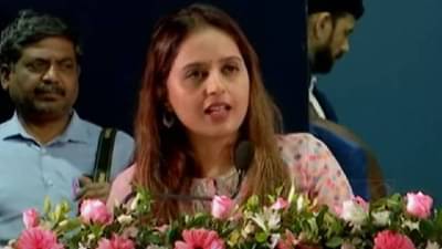 घाव झेलायला पंकजा ताई, मलाई खायला मी, भाजप नेत्या प्रीतम मुंडे यांचे संपूर्ण भाषण पाहा