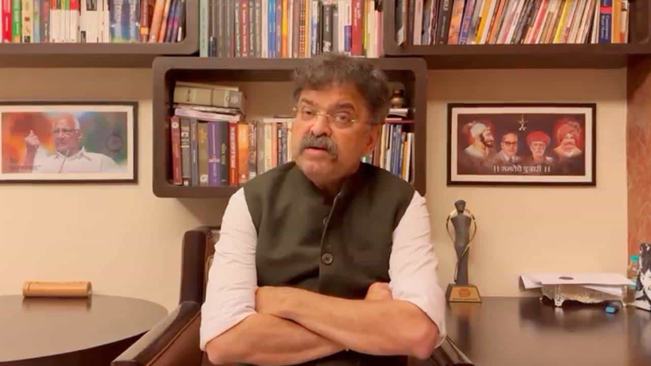 माझ्याविरोधात बलात्काराचा गुन्हा दाखल करण्याचा... कुराण आणि भगवद्गीता घेतलेला आव्हाड यांचा व्हिडीओ व्हायरल