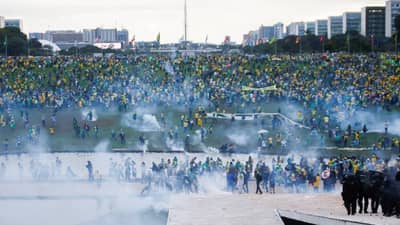 संसद, राष्ट्रपती भवन, सुप्रीम कोर्टात घुसून हजारो नागरिकांची तोडफोड; श्रीलंकेनंतर कुठे घडली ही घटना?