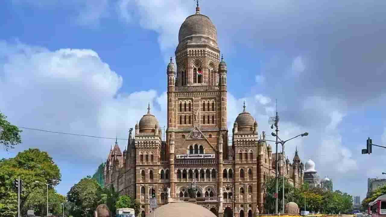 BMC : मुंबई महापालिकेतील  200 अधिकारी 142 प्रकरणांमध्ये अडकलेत, बीएमसी एसीबीला मंजुरी देत नसल्याचा आरटीआय कार्यकर्त्यांचा आरोप