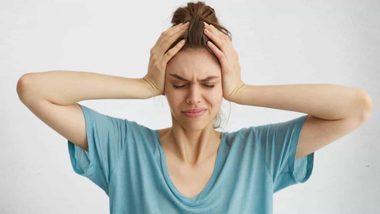 Mood Swings: तुमचेही वारंवार होतात का मूड स्विंग ? दूर करण्यासाठी घ्या या उपायांची मदत