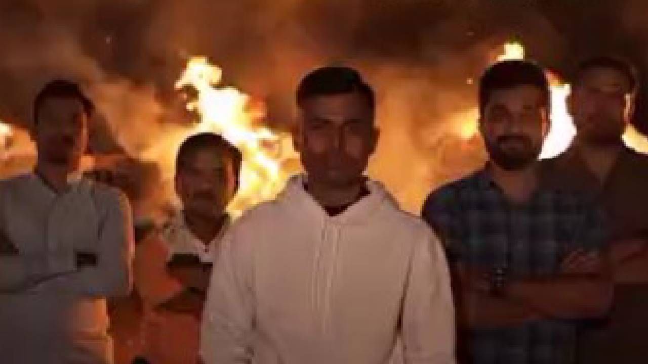 यथावकाश चित्रपटामधून कहाणी स्पर्धा परीक्षावाल्यांची, माझी लाल दिव्याची गाडी... यथावकाश चित्रपटामधून कहाणी स्पर्धा परीक्षावाल्यांची, माझी लाल दिव्याची गाडी...