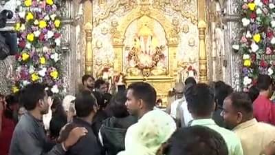 नवीन वर्षातील पहिली अंगारकी चतुर्थी, दगडूशेठ हलवाई गणपतीच्या दर्शनासाठी मोठी गर्दी