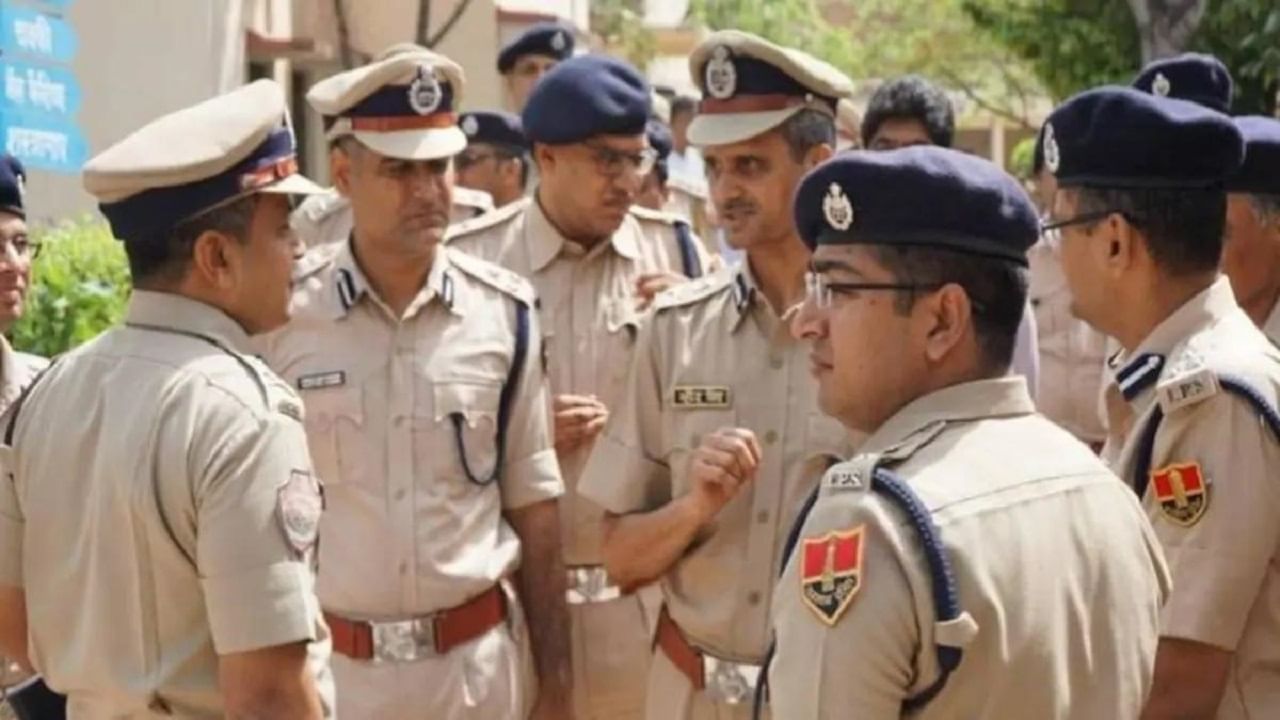 CCTV कॅमेरा बंद, प्रायव्हेट पार्टला विद्युत प्रवाहाचा करंट, खळबळजनक आरोपामुळे पोलिस चर्चेत CCTV कॅमेरा बंद, प्रायव्हेट पार्टला विद्युत प्रवाहाचा करंट, खळबळजनक आरोपामुळे पोलिस चर्चेत
