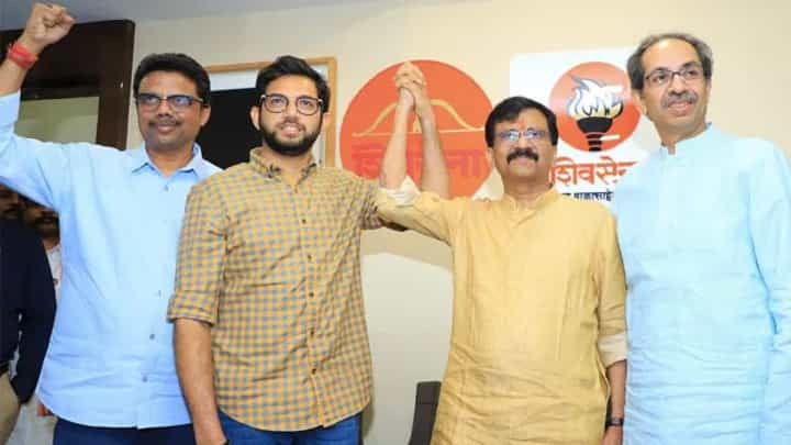 उद्धव ठाकरेंसोबत फक्त तीनच लोक शिल्लक राहणार; 'या' आमदाराला कॉन्फिडन्स... उद्धव ठाकरेंसोबत फक्त तीनच लोक शिल्लक राहणार; 'या' आमदाराला कॉन्फिडन्स...