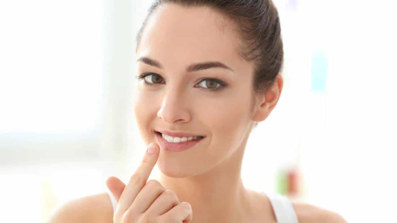 Lips Care: या 4 टिप्सनी फुटलेल्या ओठांचा त्रास पटकन होईल बरा