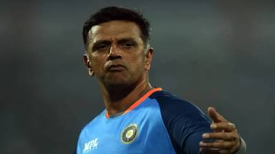 Rahul Dravid यांनी चिडून फेकली कॅप, नंतर झाला पश्चाताप, VIDEO