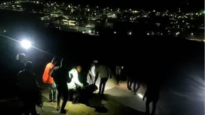 Maval: मुंबई-पुणे महामार्गावरील दीडशे फूट खोल दरीत पडला तरुण, मग...