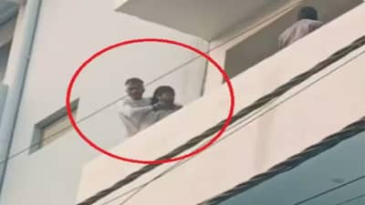 Delhi Crime: दिवसाढवळ्या चोरट्याचा पोलिसावर चाकू हल्ला, रक्ताच्या थारोळ्यात पडलेल्या मृत्यू, मग...