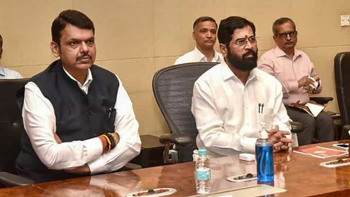 पदवीधर निवडणूक लागण्याआधीच भाजप आणि शिंदे गटात धुसफुस पदवीधर निवडणूक लागण्याआधीच भाजप आणि शिंदे गटात धुसफुस