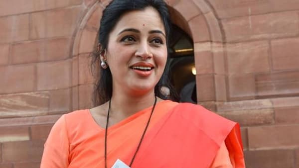 नवनीत राणा यांच्या वडिलांना मुंबई सत्र न्यायालयाकडून दिलासा नाहीच, काय आहे प्रकरण?