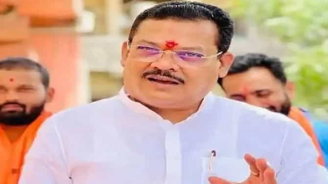 मुंबईत 72 व्या मजल्यावर कोणासाठी फ्लॅट घेतला? संजय शिरसाट यांना कोणी विचारला रोखठोक सवाल