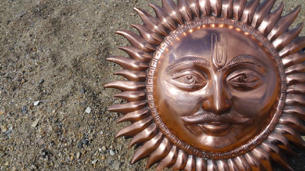 Makar Sankranti 2023: मकर संक्रांतीच्या दिवशी पुर्व दिशेला ठेवा ही लहानशी वस्तू, दुर होतील आर्थिक समस्या Makar Sankranti 2023: मकर संक्रांतीच्या दिवशी पुर्व दिशेला ठेवा ही लहानशी वस्तू, दुर होतील आर्थिक समस्या