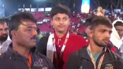 पाच एकर जमीन विकून वडिलाने घडविला कुस्तीपटू, मुलानं अशी केली परतफेड