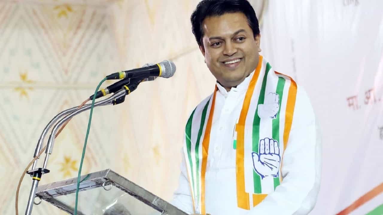 अमित देशमुख यांचा टोला कुणाला? मला घरी या म्हणता, मी म्हणतो तुम्ही स्वघरी.. अमित देशमुख यांचा टोला कुणाला? मला घरी या म्हणता, मी म्हणतो तुम्ही स्वघरी..