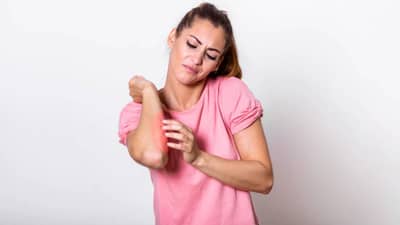 Foods to Avoid in Eczema: सतत खाजेमुळे वैतागला असाल तर हे पदार्थ खाणं आजच बंद करा