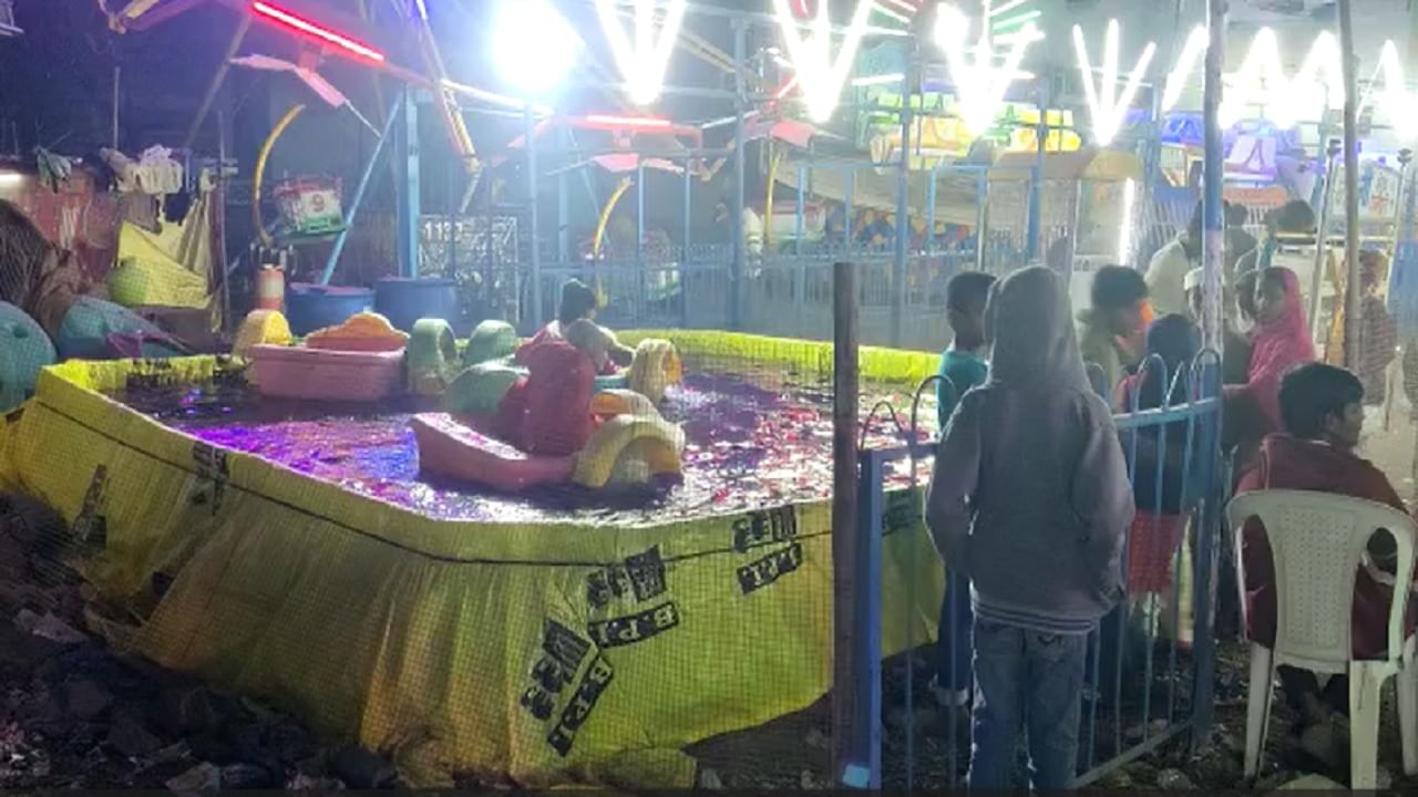 Latur: उरूसात गर्दीत घुसलं पिसाळलेलं कुत्र, महिला, मुलांसहित घेतला अनेकांना चावा, मग..