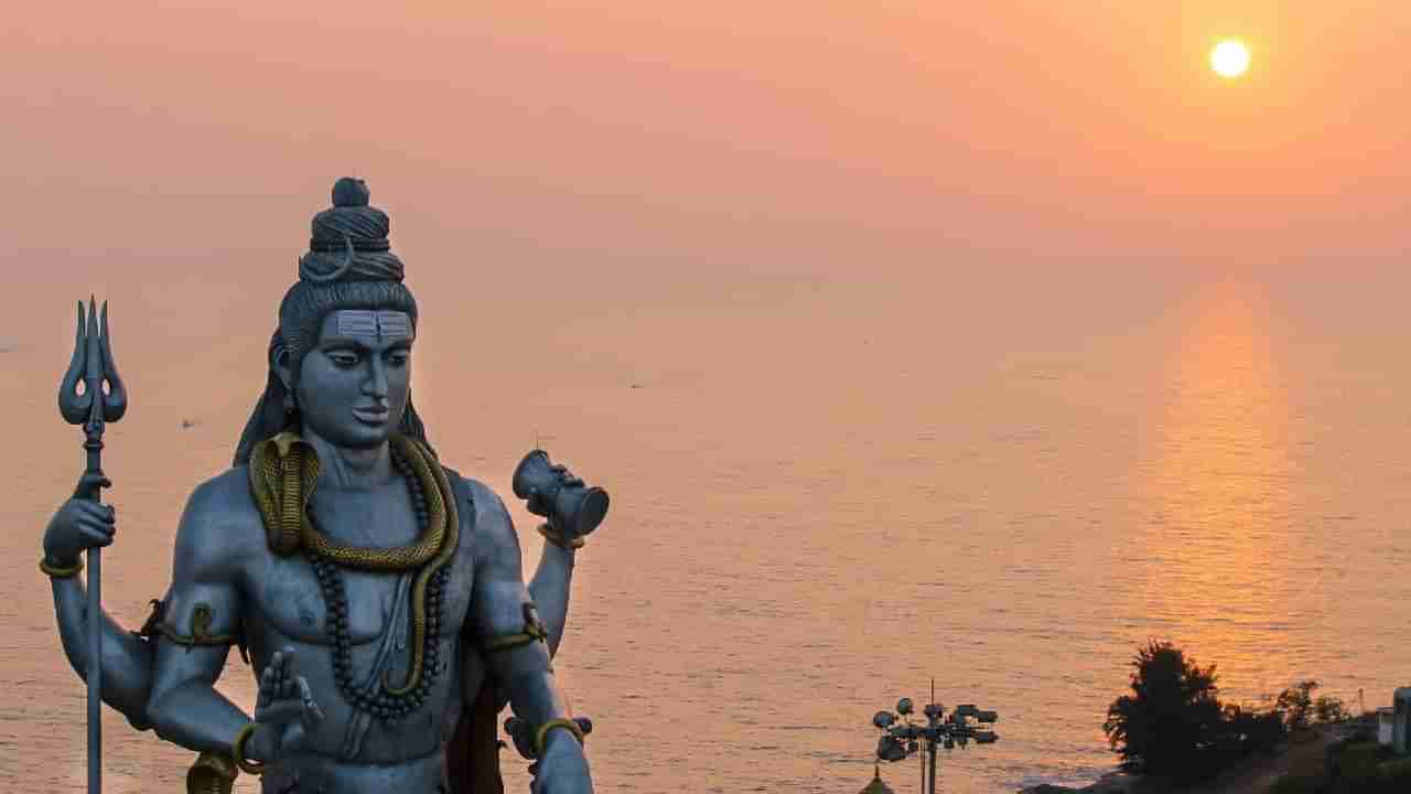 Mahashivratri 2023: यंदाच्या महाशिवरात्रीला जुळून येतोय विशेष योग, तिथी आणि मुहूर्तावर टाका एक नजर