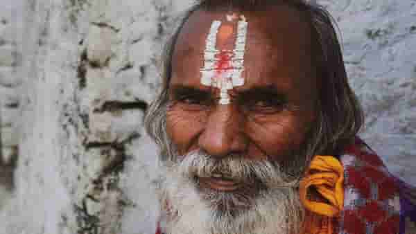 Tilak Upay: कपाळावर का लावला जातो टिळक? काय आहे यामागचे धार्मिक कारण?
