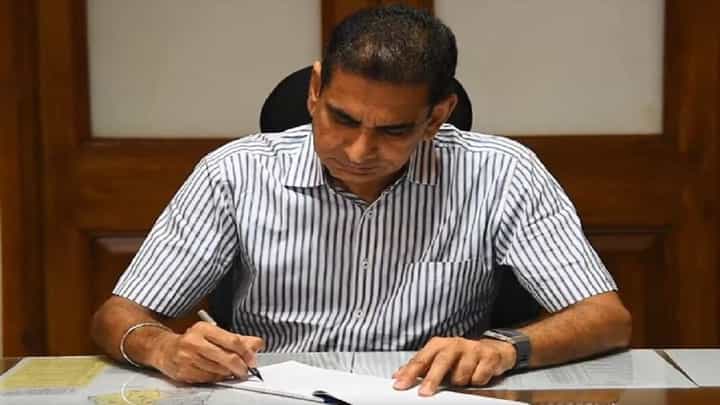 शिवसेनेला संपवण्याच्या डावात आयुक्त इकबाल चहल सहभागी? राष्ट्रवादीच्या नेत्याचा मोठा गौप्यस्फोट शिवसेनेला संपवण्याच्या डावात आयुक्त इकबाल चहल सहभागी? राष्ट्रवादीच्या नेत्याचा मोठा गौप्यस्फोट