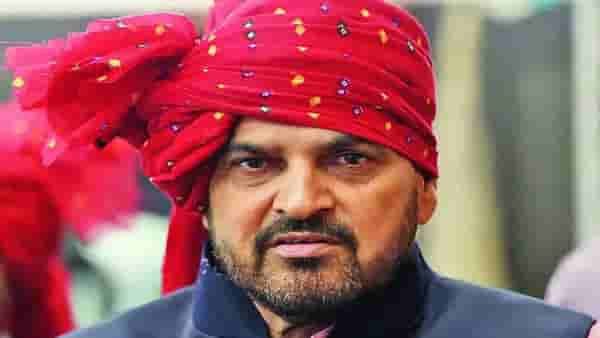 प्रसिद्ध महिला पैलवानाच्या लैंगिक शोषणाच्या आरोपांवर बृजभूषण सिंह यांचं हे चॅलेंज
