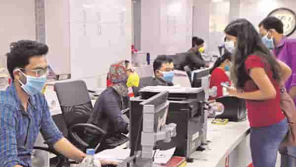 Banking Transactions News : बँकांमधून पैसे काढणे होणार अवघड! पासबुक दाखवून नाही काढता येणार रोख रक्कम