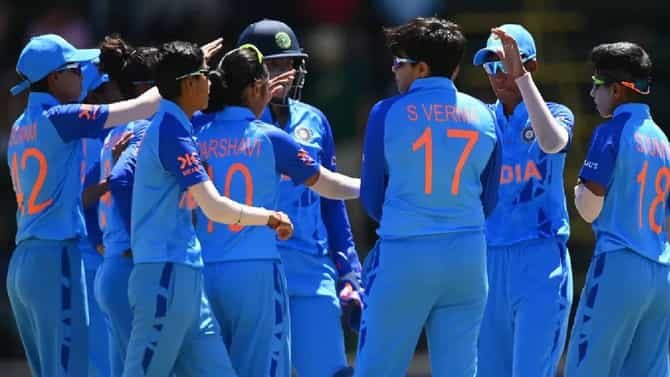U-19 T20 World Cup: 4,4,4,4,4,6 शेफाली वर्माच तुफान, पहिल्याच सामन्यात दक्षिण आफ्रिकेला धुतलं, VIDEO