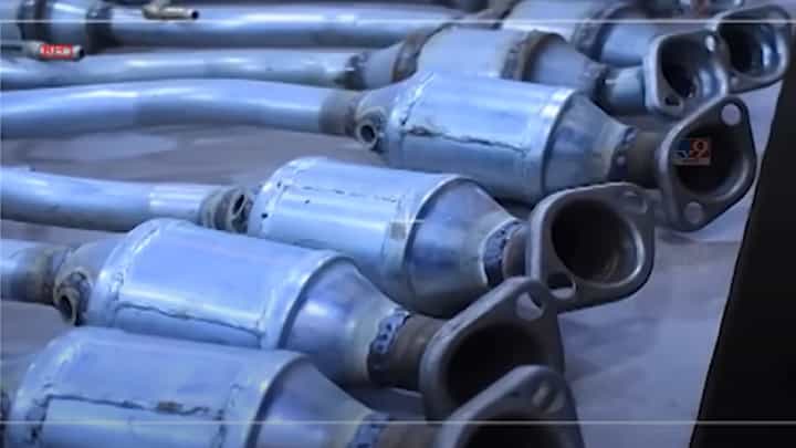 Silencer theft : काळ्या धुरानं माखलेल्या सायलेन्सरमागे हात धुवून का लागले चोर! मोठ्या शहरांत वाढल्या सायलेन्सर चोऱ्या Silencer theft : काळ्या धुरानं माखलेल्या सायलेन्सरमागे हात धुवून का लागले चोर! मोठ्या शहरांत वाढल्या सायलेन्सर चोऱ्या