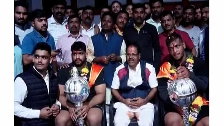 Maharashtra Kesari 2023 : महाराष्ट्राला Olympic पदक मिळवून देऊ, 'महाराष्ट्र केसरी'च्या विजेत्यांचा विश्वास Maharashtra Kesari 2023 : महाराष्ट्राला Olympic पदक मिळवून देऊ, 'महाराष्ट्र केसरी'च्या विजेत्यांचा विश्वास