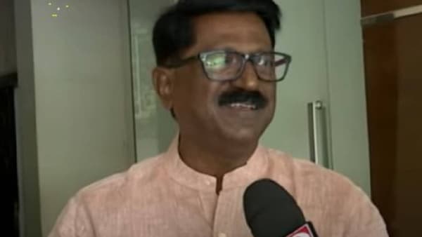 मंत्री व्हायच्या तंद्रीतच यांचे अपघात होतात?, अरविंद सावंत यांची शिंदे गटावर टीका