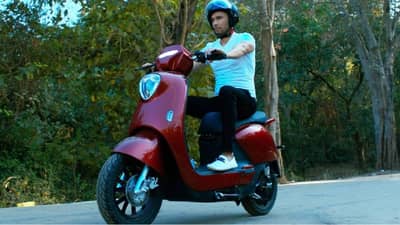 Self Balancing Scooter : सेल्फ बॅलेन्सिंग स्कूटरची कमाल! ट्रॅफिक जाम असो वा बसू द्या धक्का, या स्कूटरवरुन तुम्ही बिलकूल नाही पडणार